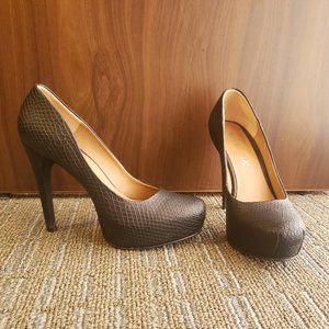 Perugia Texture Leather Platform Heels - Size 7